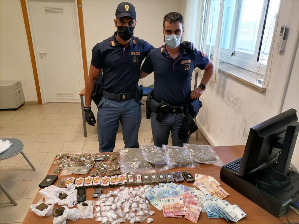 19enne incensurato arrestato dalla Polizia ad Anzio: in casa deteneva due chili e mezzo di droga. - 