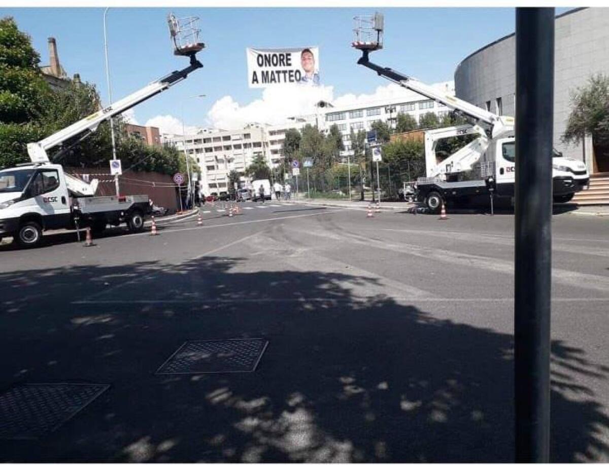 Velletri - In centinaia per dare l'ultimo saluto a Matteo - 