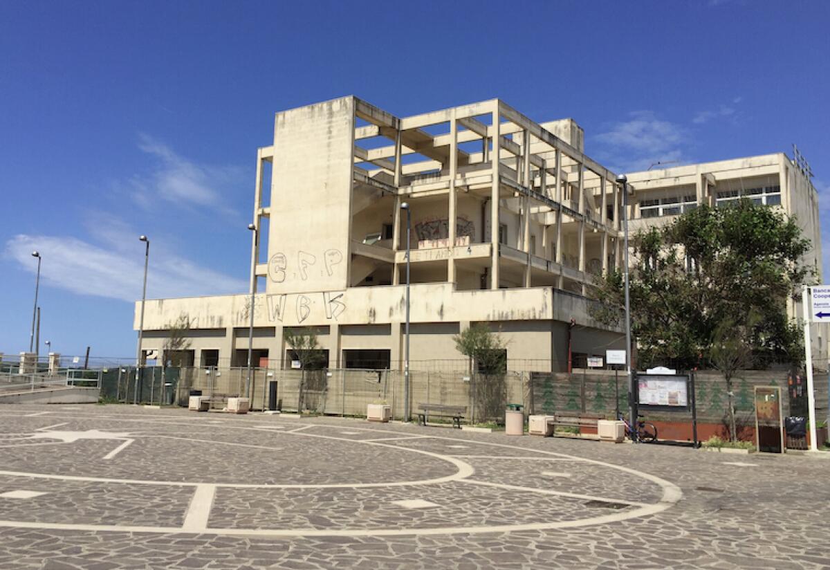 Asta dell’ecomostro di Torvaianica, il Comune: "Iter ancora non concluso, seguiamo procedura" - 