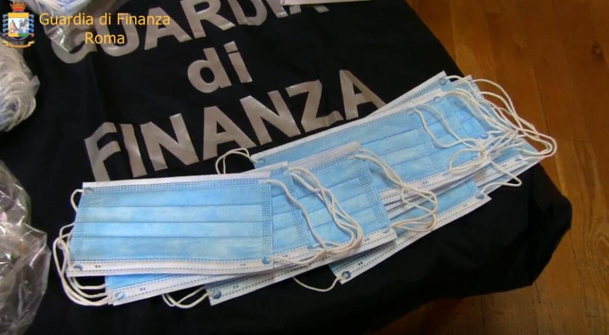 Mascherine “generiche” fornite alla protezione civile al posto di quelle “chirurgiche”: sequestro della finanza di Roma per oltre 5,8 milioni di euro - 