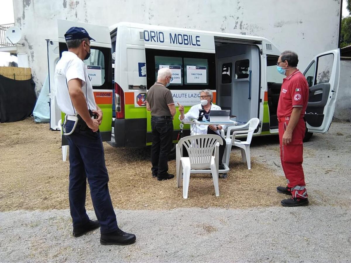 Record di vaccini a Fondi: nel weekend somministrate 370 dosi del siero Johnson & Johnson. Il camper della Asl tornerà presto. - 