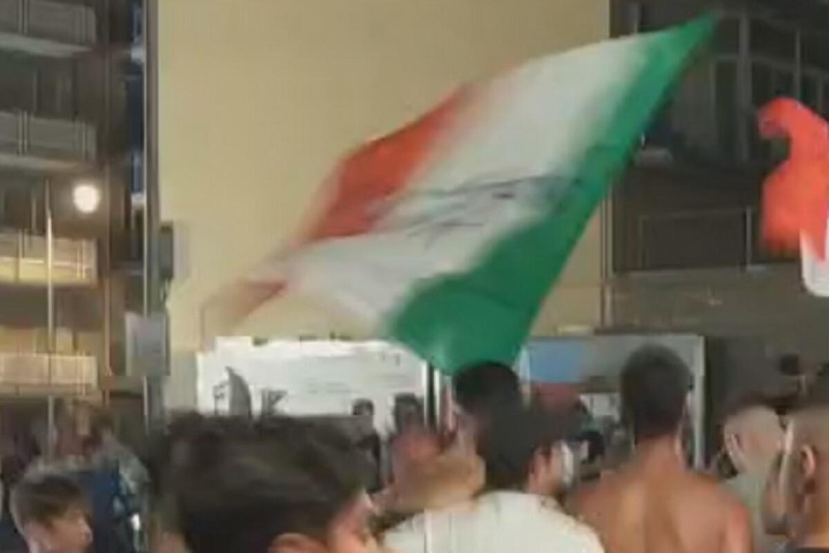 Nettuno - Sfila la bandiera dell'Italia dalle mani di un bambino, il padre reagisce: 17enne in ospedale - 