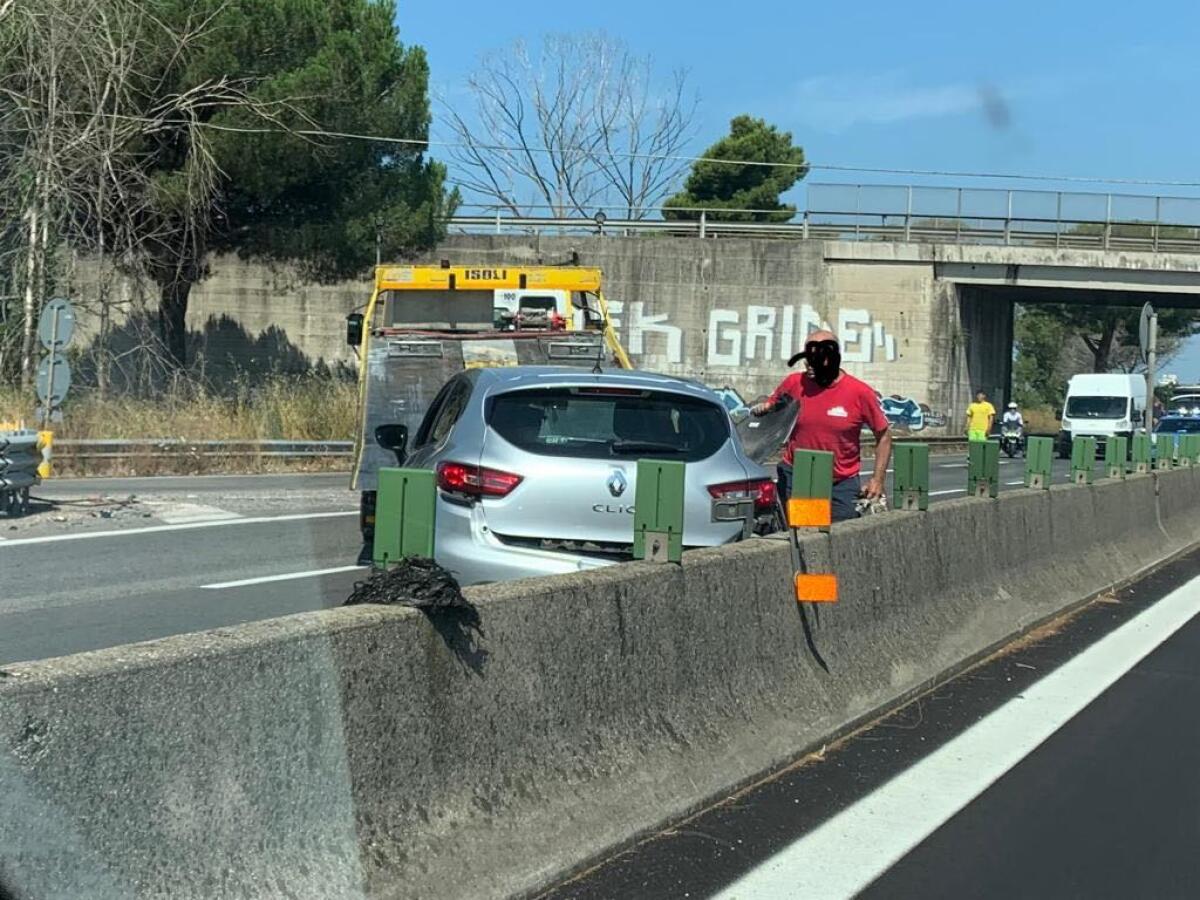 Incidente sulla Pontina ad Aprilia, code verso Latina - 