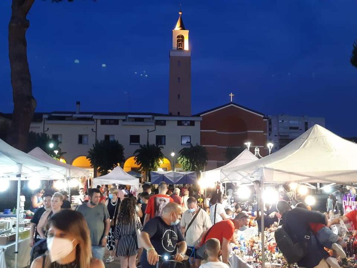 Shopping days ad Aprilia, questo giovedì il mercatino dell'antiquariato e il raduno del Vespa Club - 