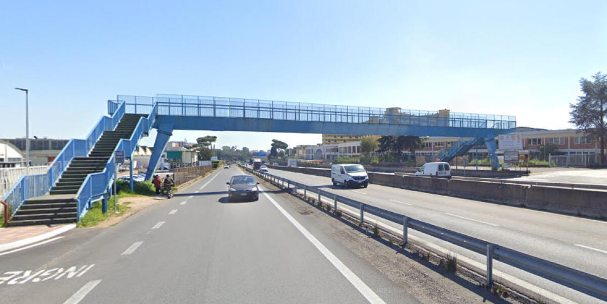 Al via i lavori per la rimozione del sovrappasso pedonale della Pontina all'altezza di Pomezia - 