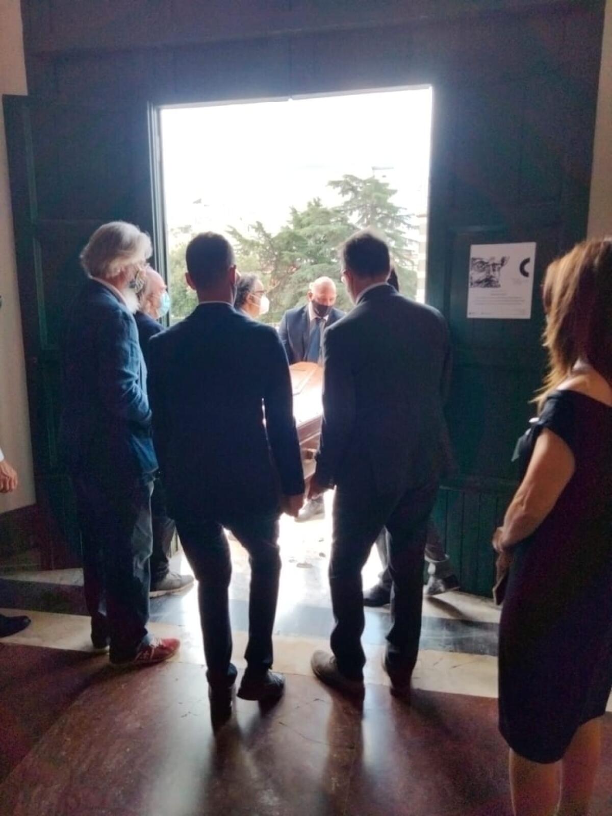 LATINA - Cattedrale San Marco gremita per l’ultimo saluto allo scrittore "Premio Strega" Antonio Pennacchi. FOTO - 
