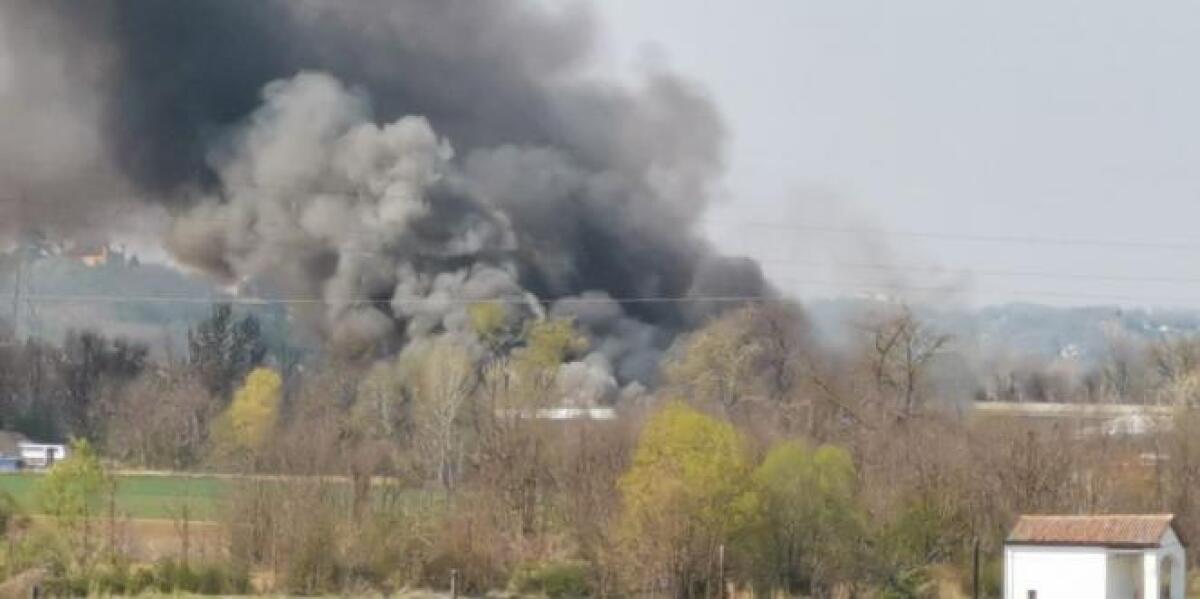 Grosso incendio ad Ardea, indagano i carabinieri - 