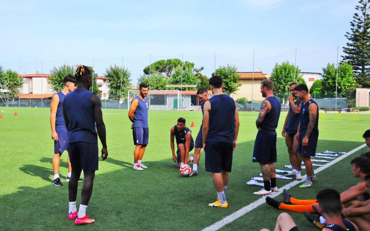 Calcio, proseguono gli allenamenti della prima squadra dell’Aprilia. Intanto, si avvicina l’inizio delle attività delle giovanili. - 