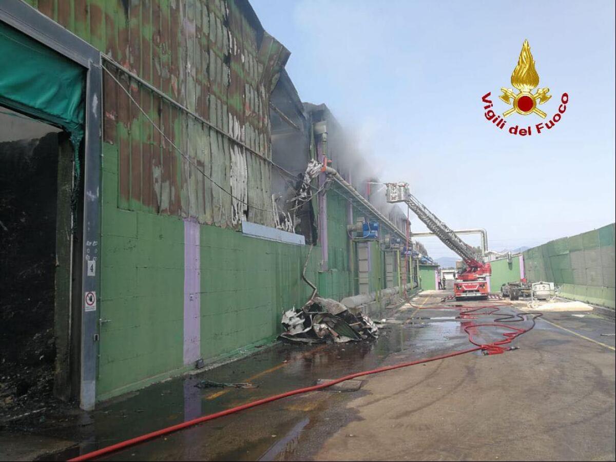 Incendio alla Sep di Pontinia, Arpa preleva i primi campioni - 