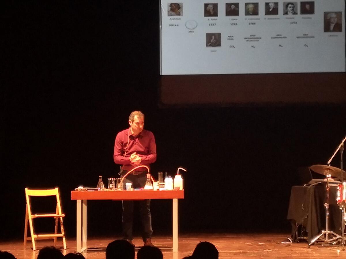 La Tavola Periodica degli Elementi Chimici: stasera a Latina Lido lo spettacolo che unisce chimica e musica. - 