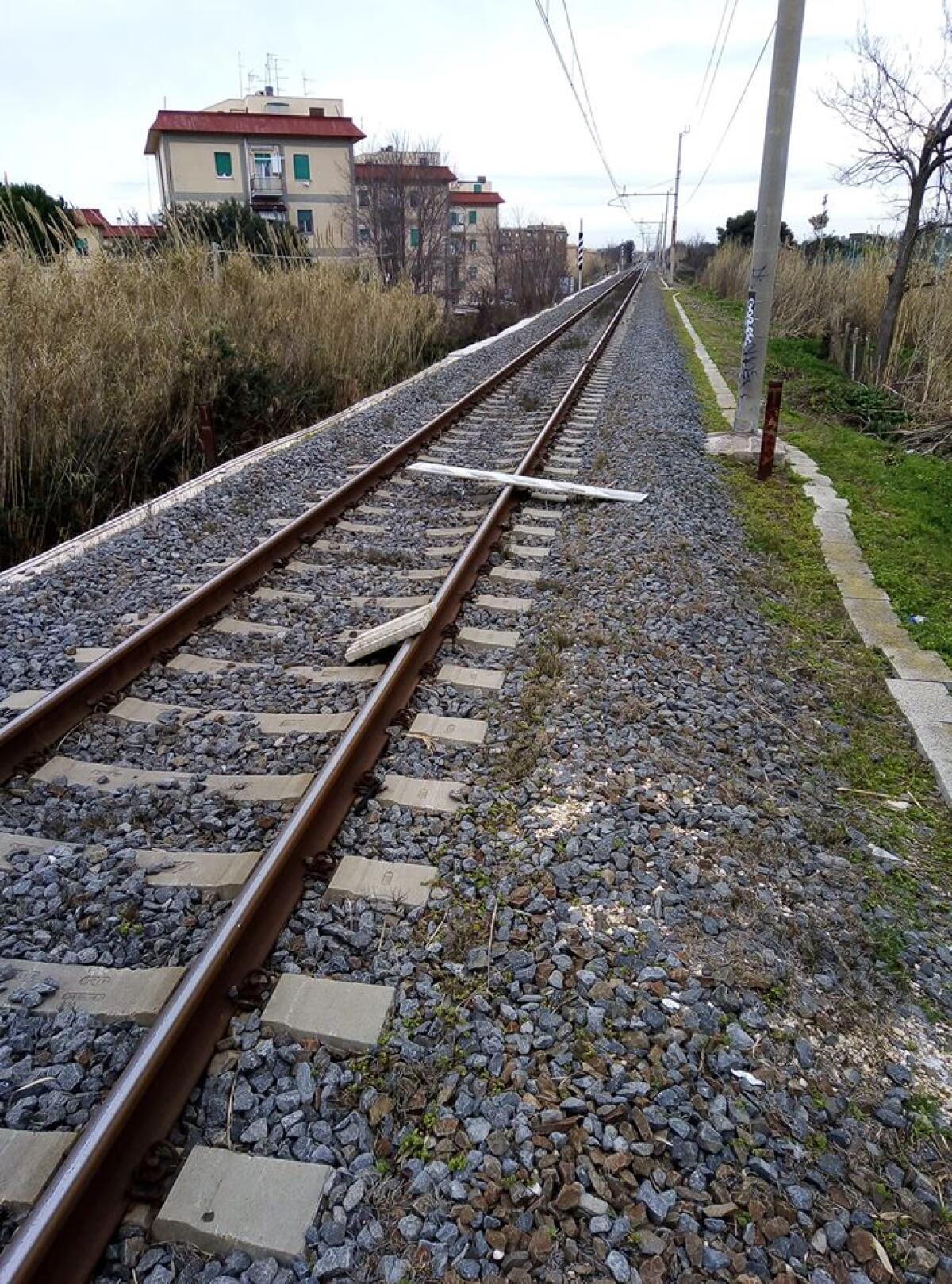 Traffico sospeso per quasi 8 ore sulla linea Roma-Napoli via Formia per un guasto. Situazione risolta attorno alle 12.00. - 