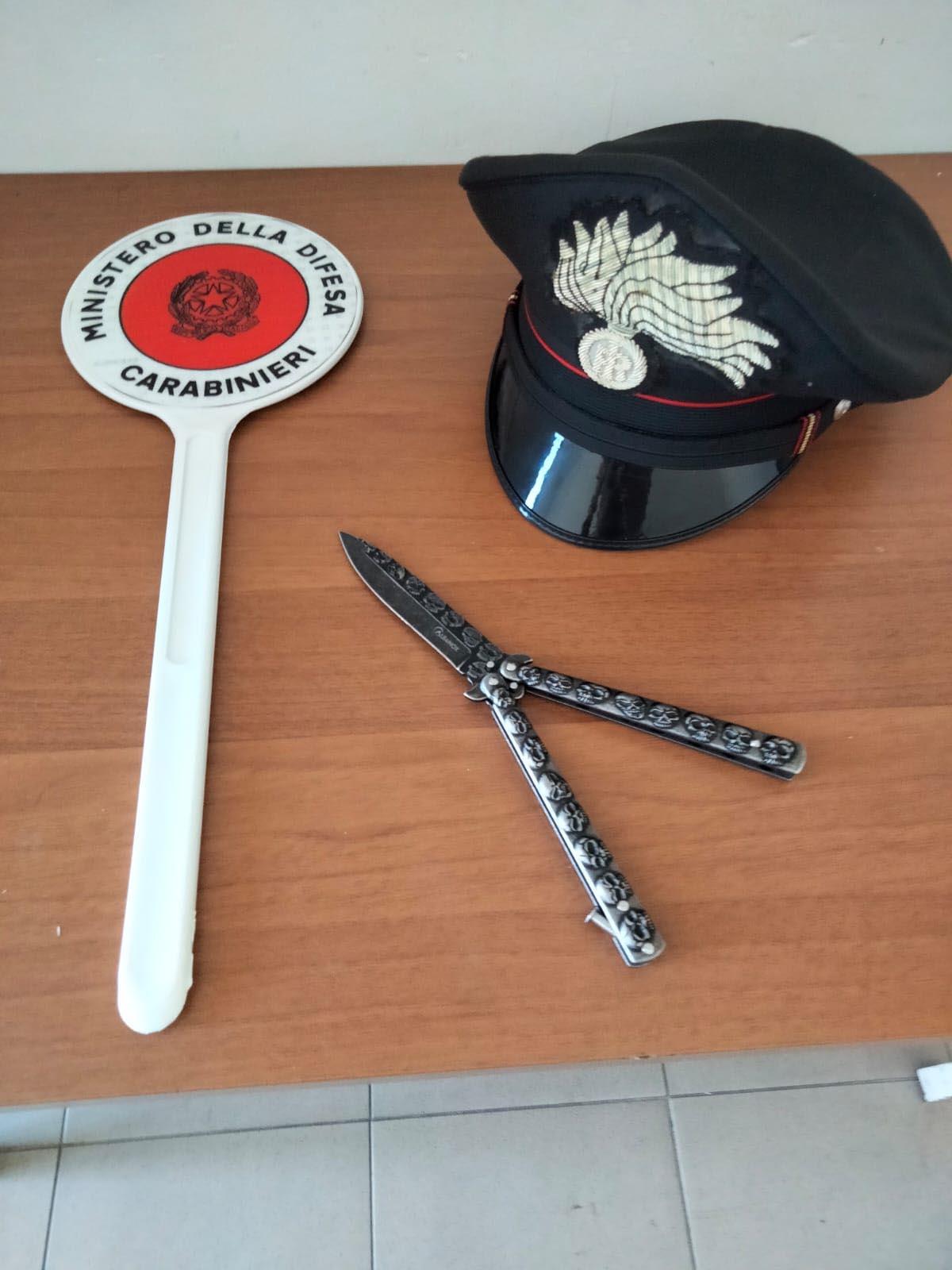 Girava con un coltello a farfalla, 40enne denunciato a Terracina - 