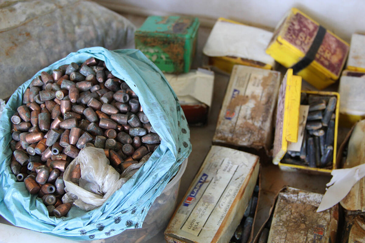 Attentati a Fondi: la Finanza scopre in un terreno armi, munizioni e ben 15 chili di polvere da sparo. Un arresto. Il VIDEO - 