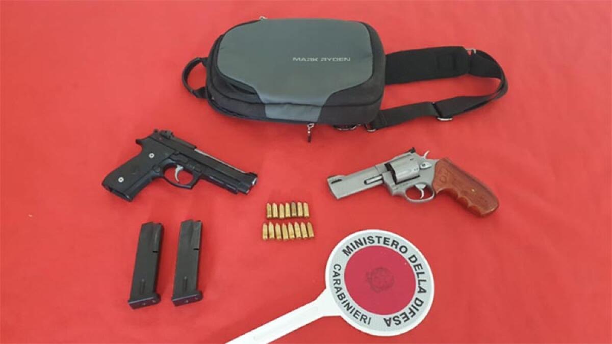 Minaccia due dipendenti del McDonald’s di Terracina con una pistola: 50enne denunciato dai Carabinieri. - 