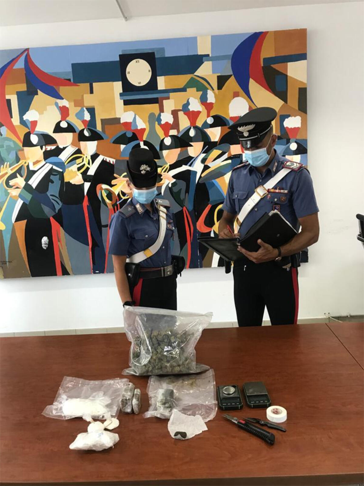 Aprilia, nascondeva oltre un chilo di droga in casa: 30enne in arresto - 