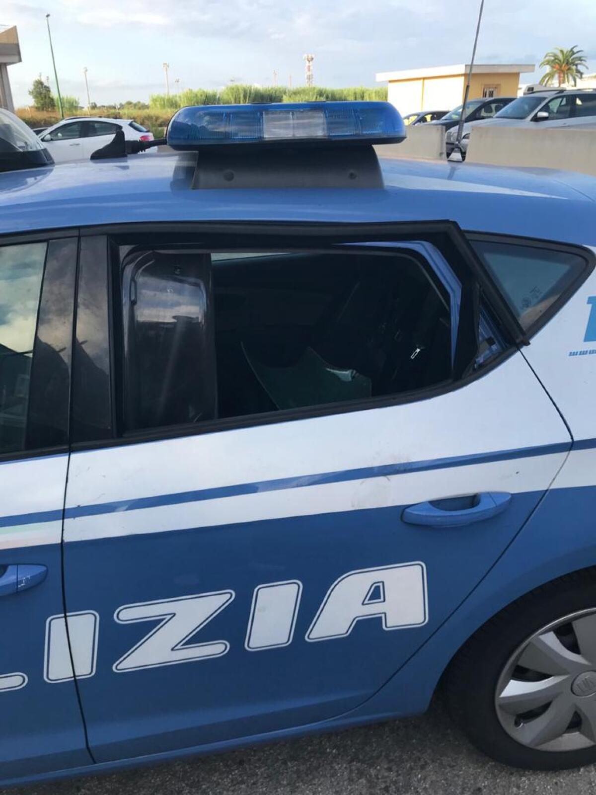 Anzio. Litiga con una donna e aggredisce i poliziotti danneggiando la volante: in arresto - 