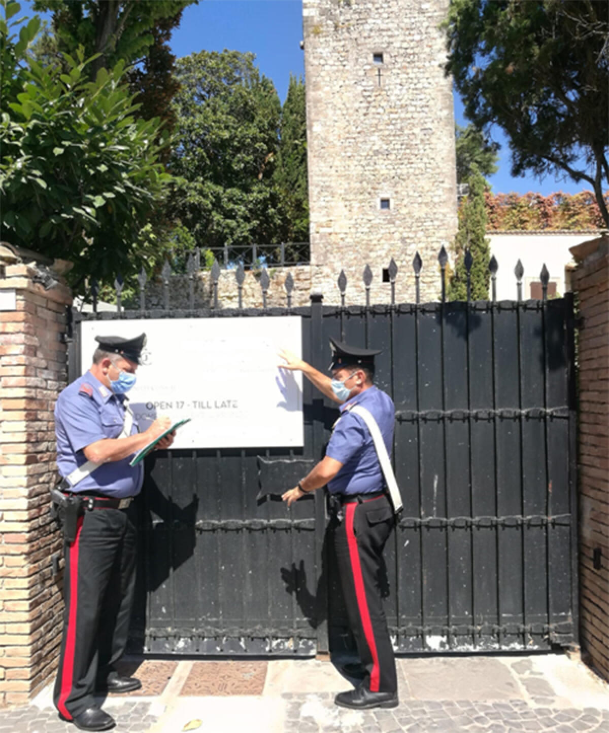 Prodotti alimentari in cattivo stato di conservazione: i Carabinieri denunciano un commerciante di Scauri. - 