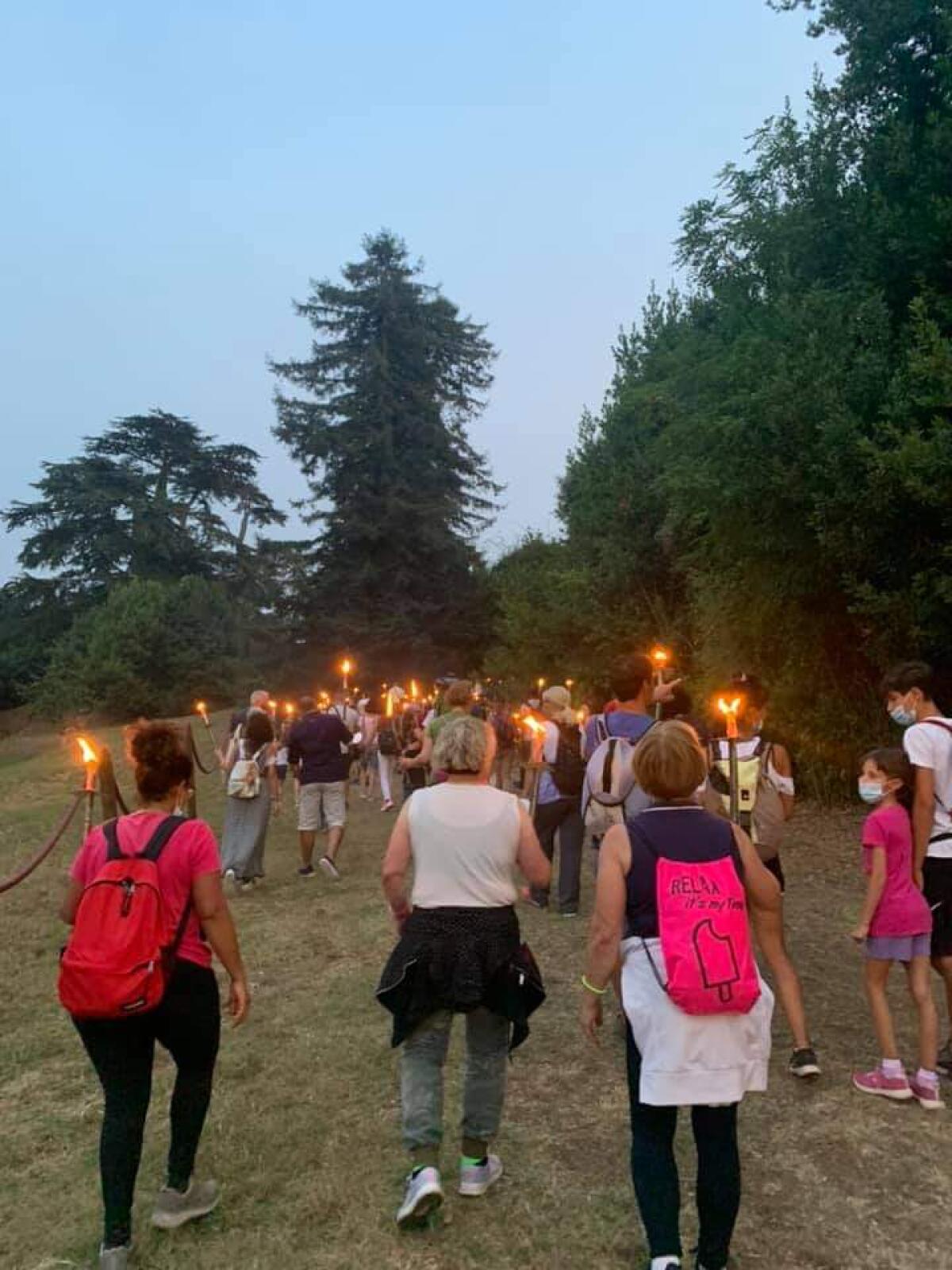 Grande successo della Magica Fiaccolata 2021 da Genzano al lago di Nemi - 