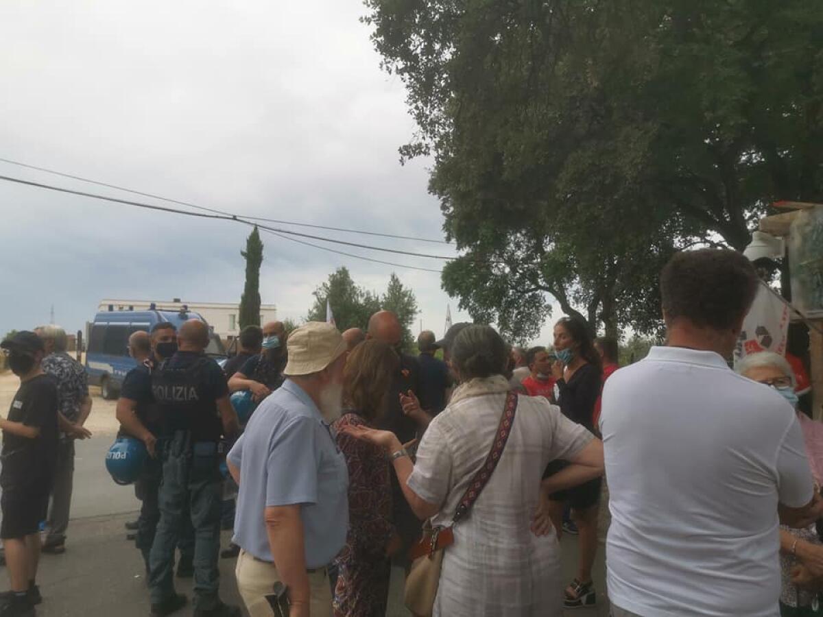 Continua la protesta contro la riapertura della discarica di Albano. - 