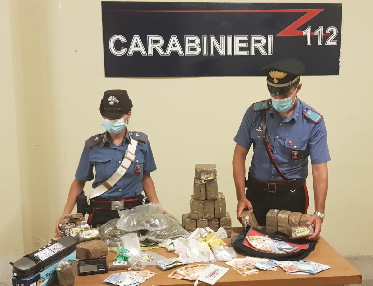 11 chili di droga e 7mila euro sotto sequestro, due persone in manette. Operazione dei Carabinieri di Pomezia. - 