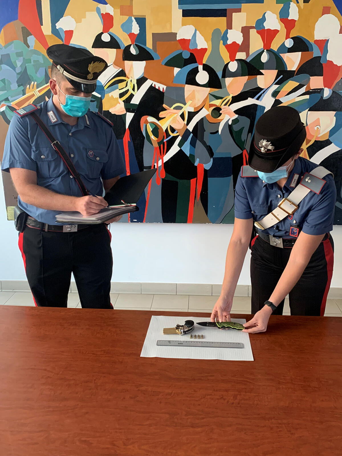 Aprilia - Fermato per un controllo, girava con pistola carica e un coltello. Arrestato - 