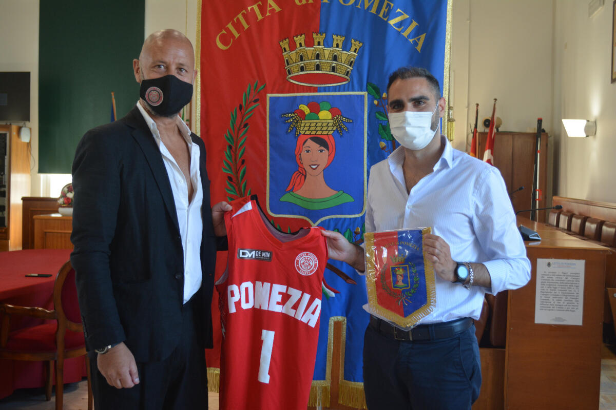 Il Sindaco di Pomezia riceve la Virtus Pomezia Basket, fresca di promozione nel campionato serie C Silver. - 