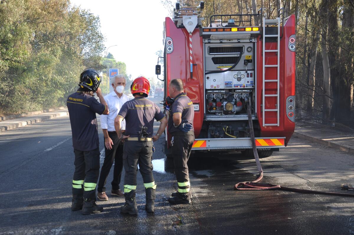 Incendio in via Isonzo a Latina, il sindaco: "Si teme matrice dolosa, tanti cittadini messi in pericolo" - 
