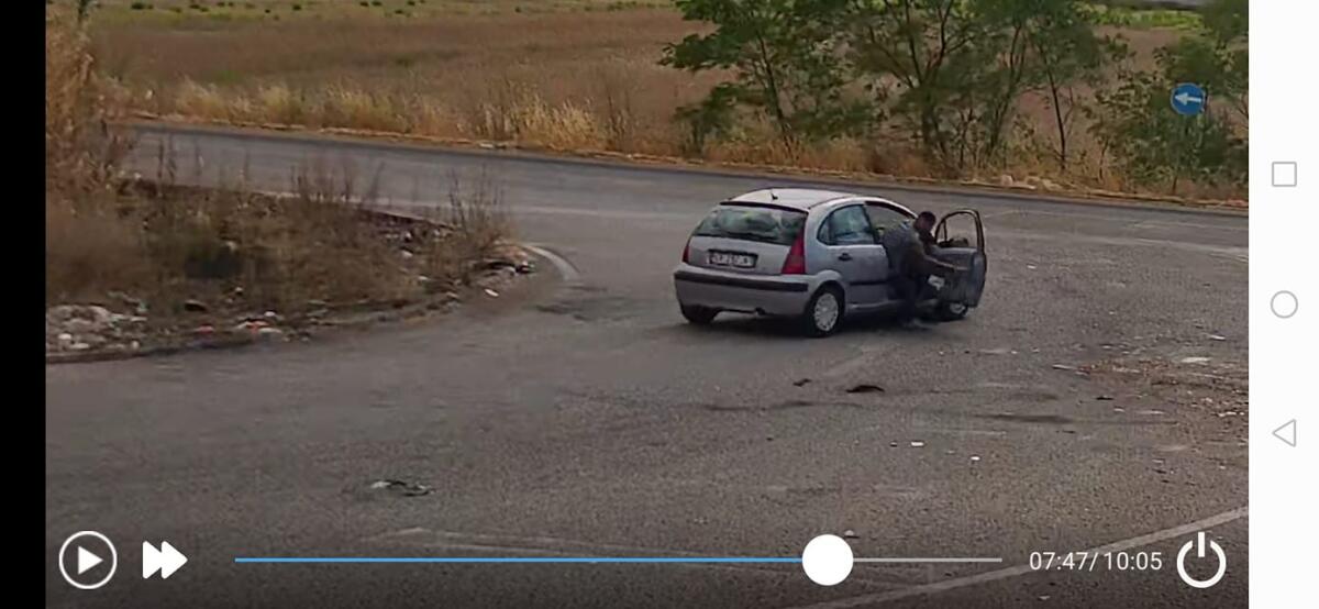 Abbandono di rifiuti, il Comune di Pontinia immortala gli “sporcaccioni” e li avvisa: “vi sta arrivando a casa un verbale di 500 euro”. - 