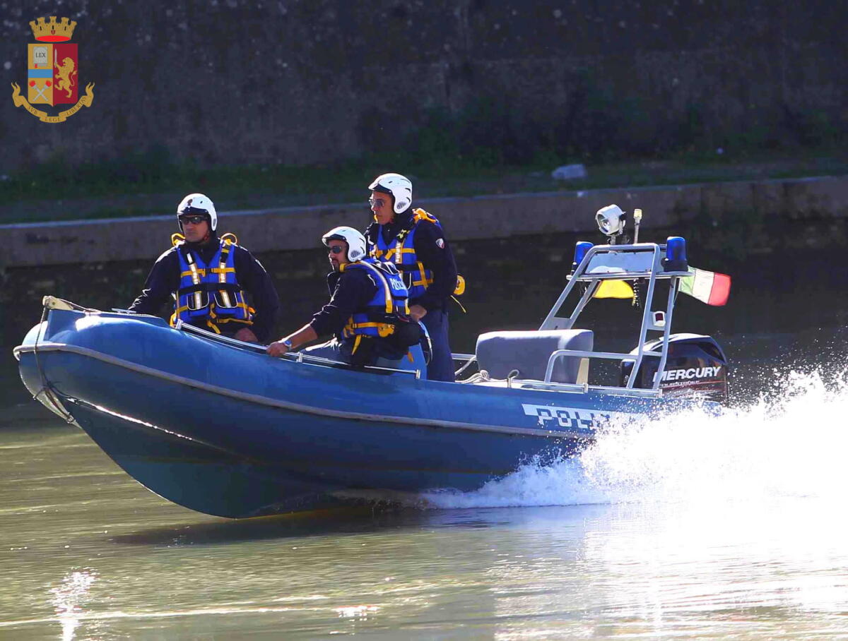 Navigava in una zona riservata alla balneazione: la Polizia sanziona un’imbarcazione durante il pattugliamento della costa - 