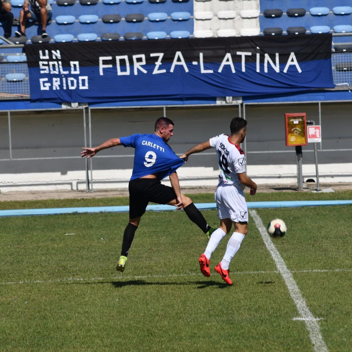 Calcio, serie C - Il Latina soffre ma pareggia contro il Foggia di Zeman - 