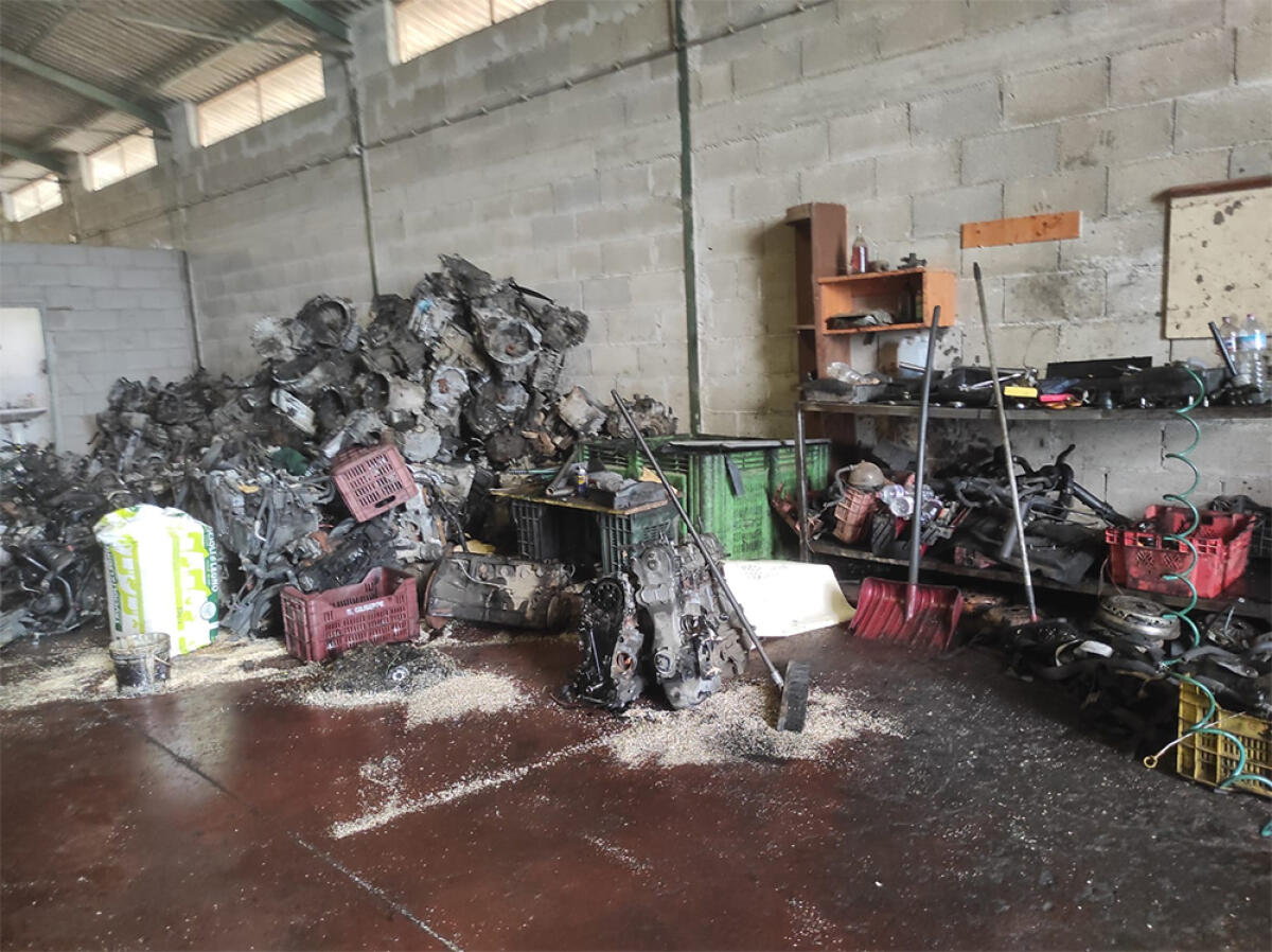 Deposito abusivo di rifiuti pericolosi in un capannone a Sezze, una denuncia FOTO - 