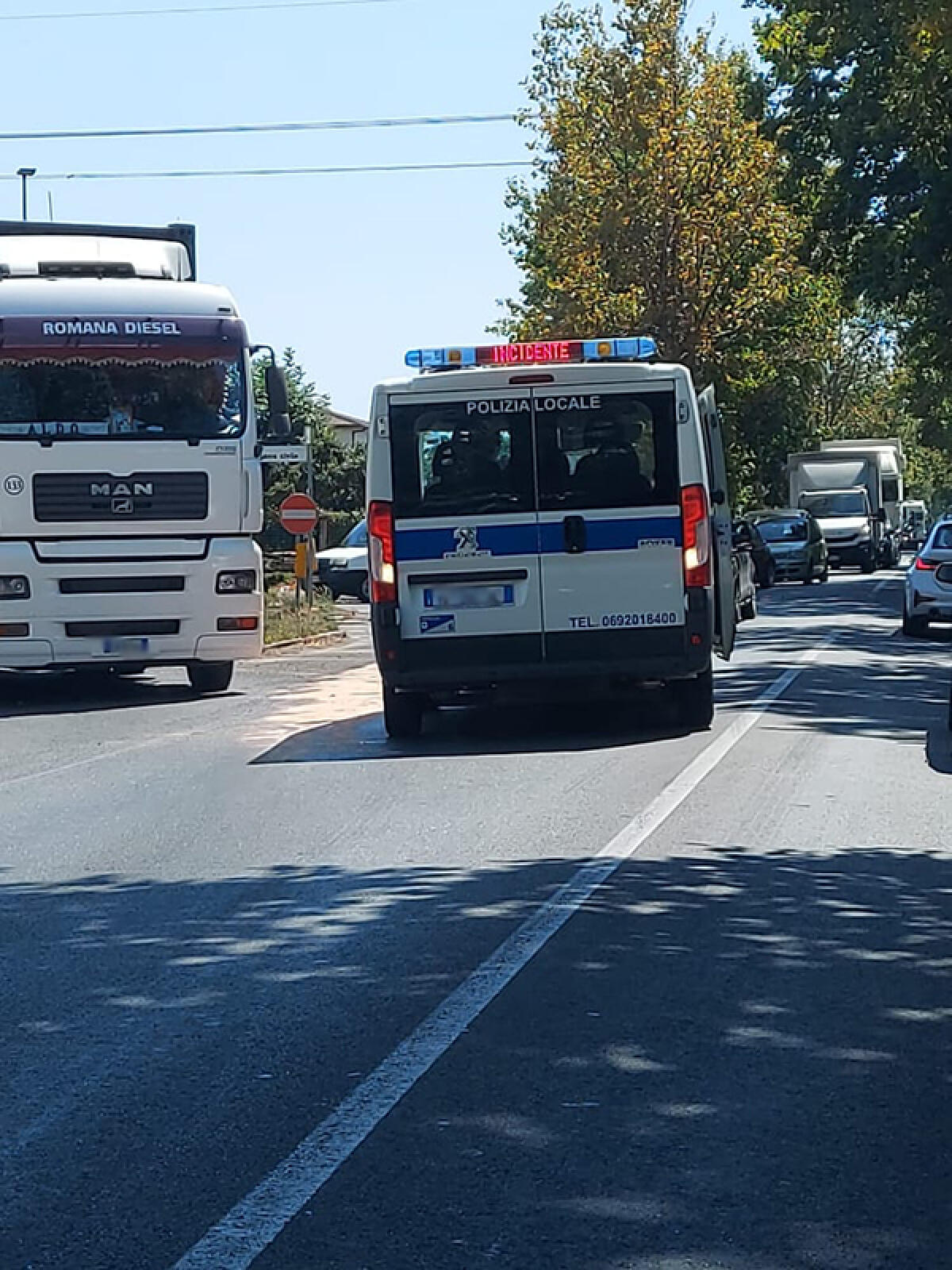 Tamponamento tra 4 auto sulla Nettunense, tra Campo di Carne e va del Commercio. Mezzi rimossi. - 