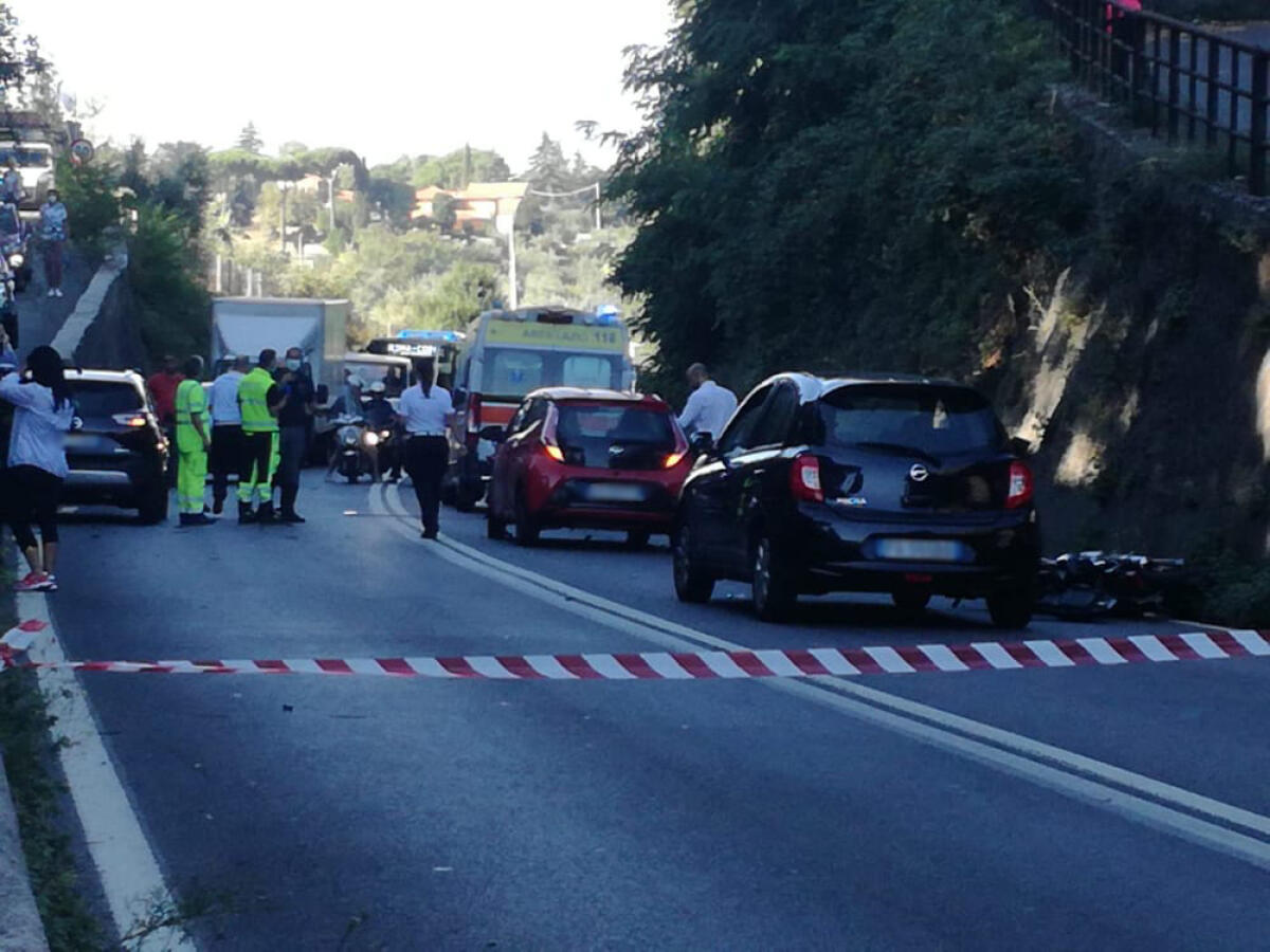 Grave incidente a Velletri, sulla via Appia, in direzione di Genzano: ferito giovane motociclista - 