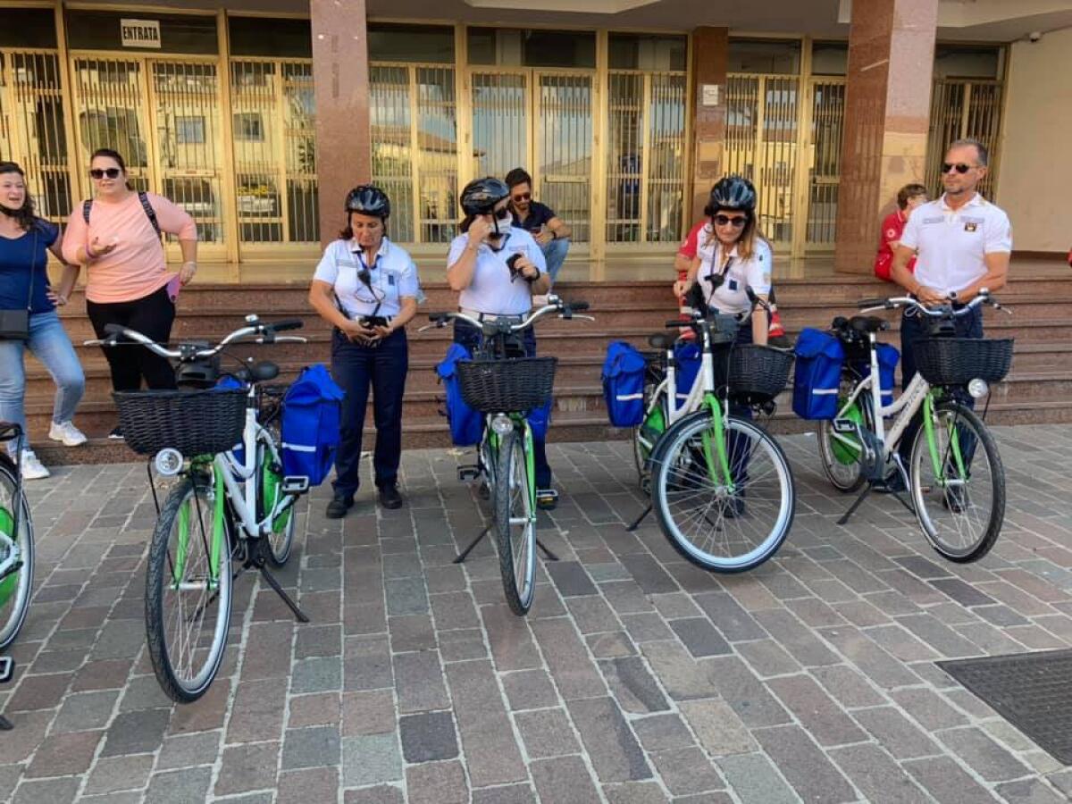Aprilia - Gli agenti di polizia locale in sella alle nuove bici elettriche - 