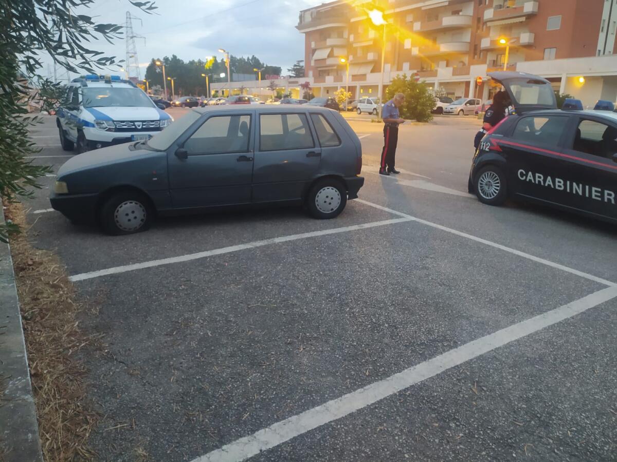 La Polizia locale scova un’auto rubata in sosta davanti ad un centro commerciale di Sermoneta. - 