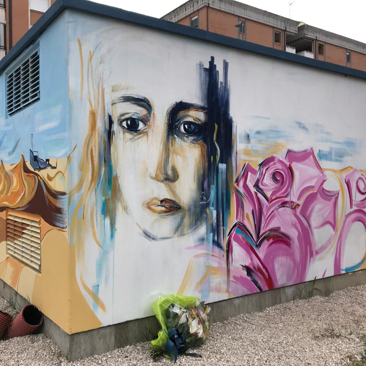 Inaugurati  in piazza Ilaria Alpi a Latina i due murales realizzati dall'artista Alessandra Chicarella. - 
