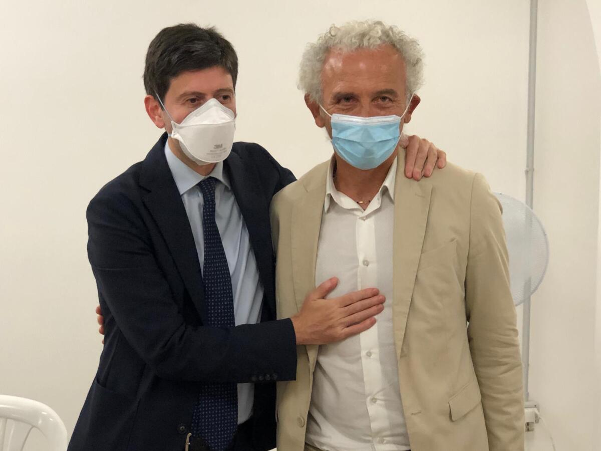 Il Ministro Roberto Speranza ieri a sorpresa a Latina per sostenere la ricandidatura a sindaco di Damiano Coletta. - 