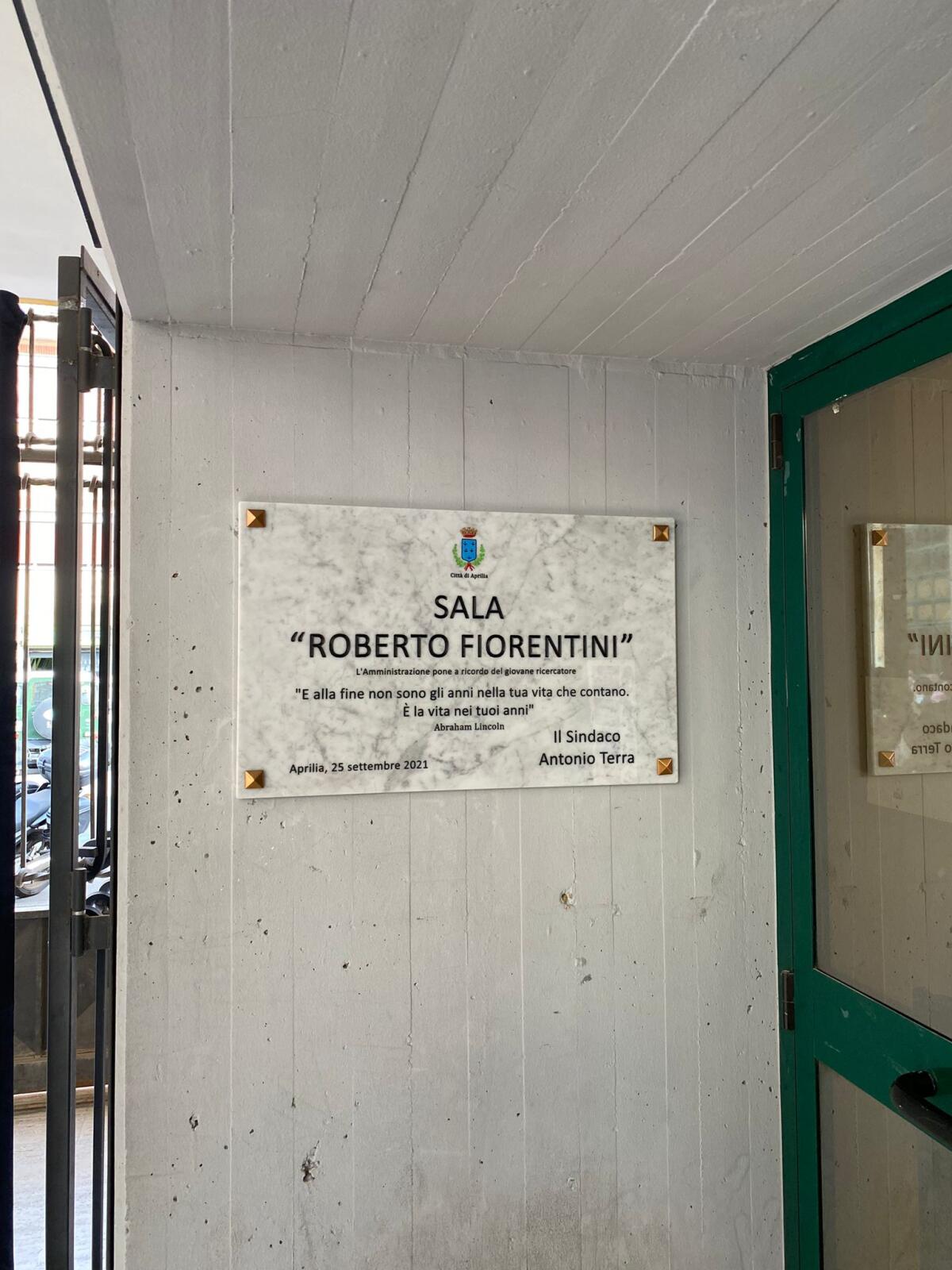 La Sala Ragazzi della Biblioteca Comunale "Giacomo Manzù" di Aprilia da oggi intitolata a Roberto Fiorentini. - 