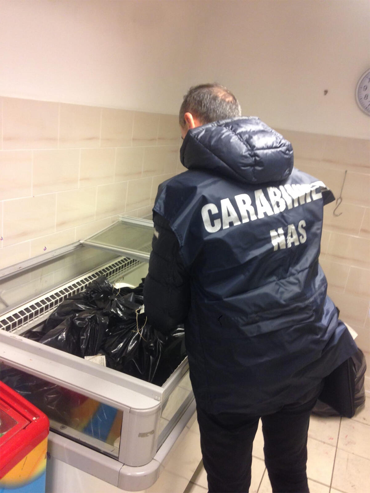 Terracina, multa da 4.300 a due attività: sequestrati 50 chili di alimenti, sanzionato un cliente senza green pass - 