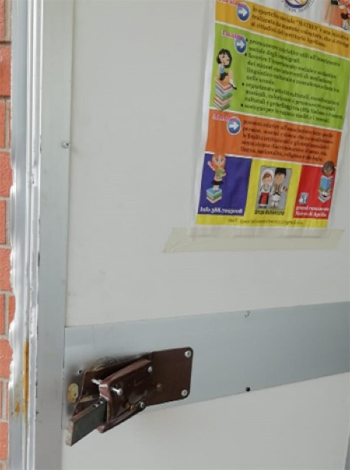 APRILIA - Furto alla sede dell’associazione “Matres APS” di via Inghilterra. Intorno al palazzo ex Flavia 82 continuano ad esserci problemi di sicurezza ed igiene urbana. - 