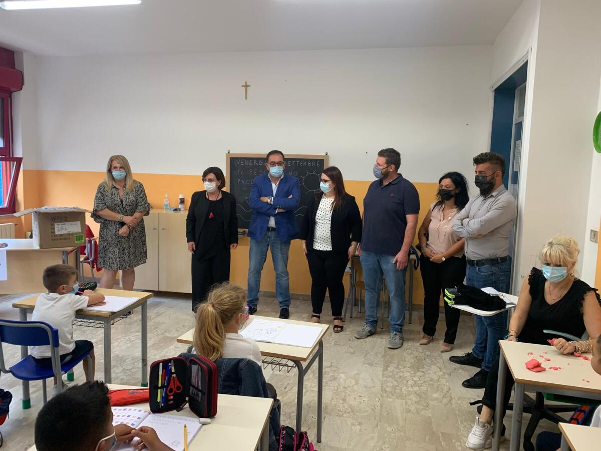 Aprilia - IC Garibaldi, distribuite a Vallelata le borracce per il progetto “Giornate Green” finanziato dalla Regione - 