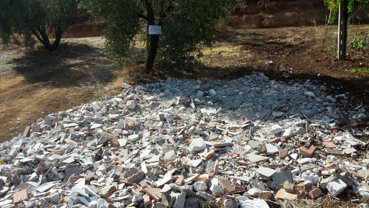 Smaltimento illecito di rifiuto su un terreno agricolo a Cori, una denuncia - 