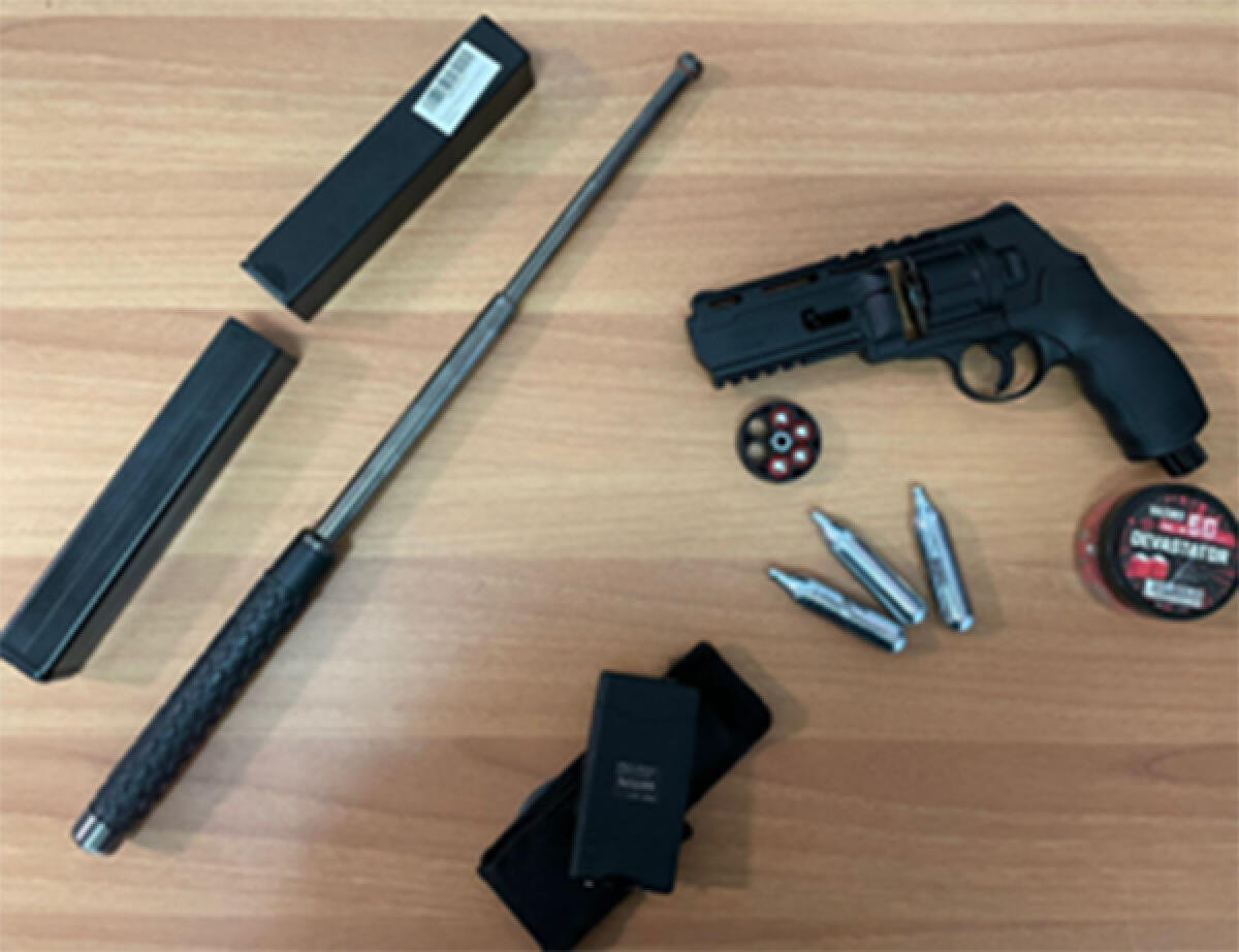 Dopo una lite, minaccia una collega con una pistola taser. I Carabinieri denunciano un 20enne di Gaeta. - 