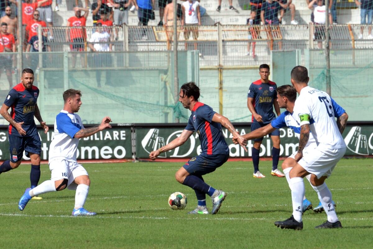 Calcio, serie C - Il Latina si arrende al Taranto 2-0 - 