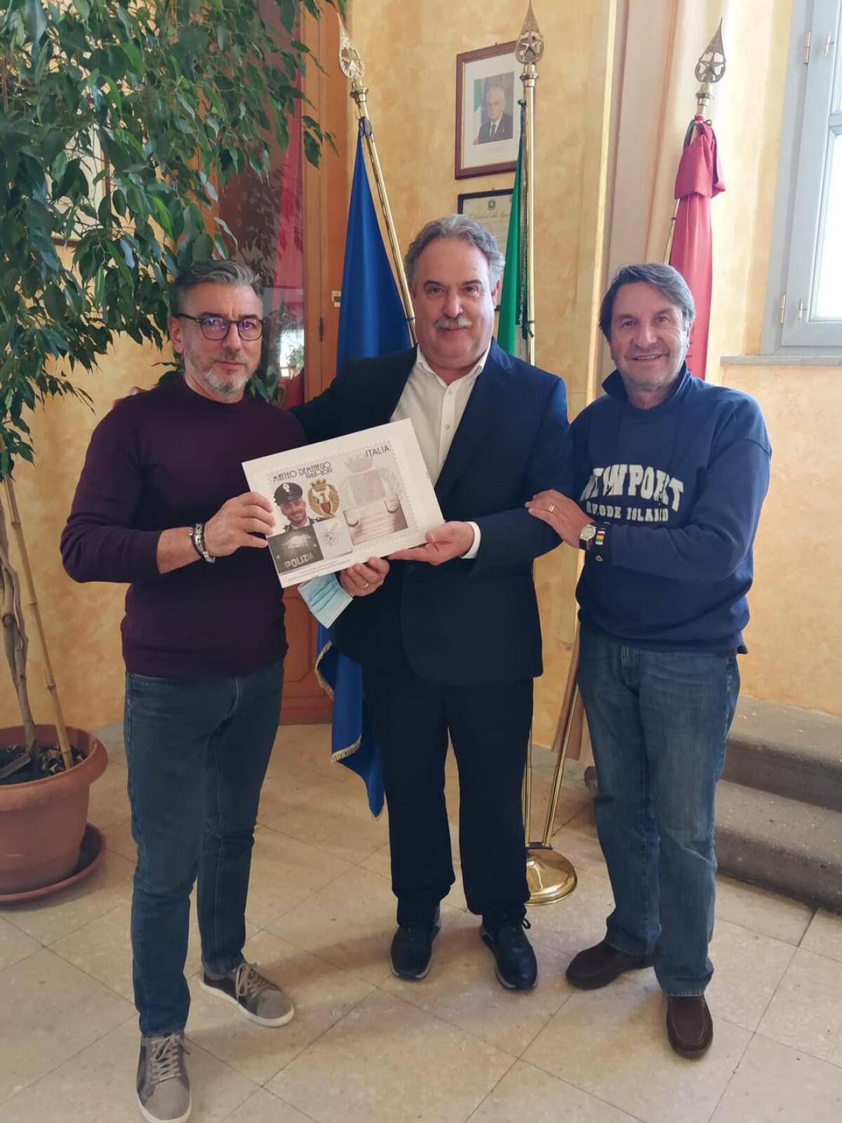 Al Comune di Velletri una targa per ricordare il poliziotto Matteo Demenego - 