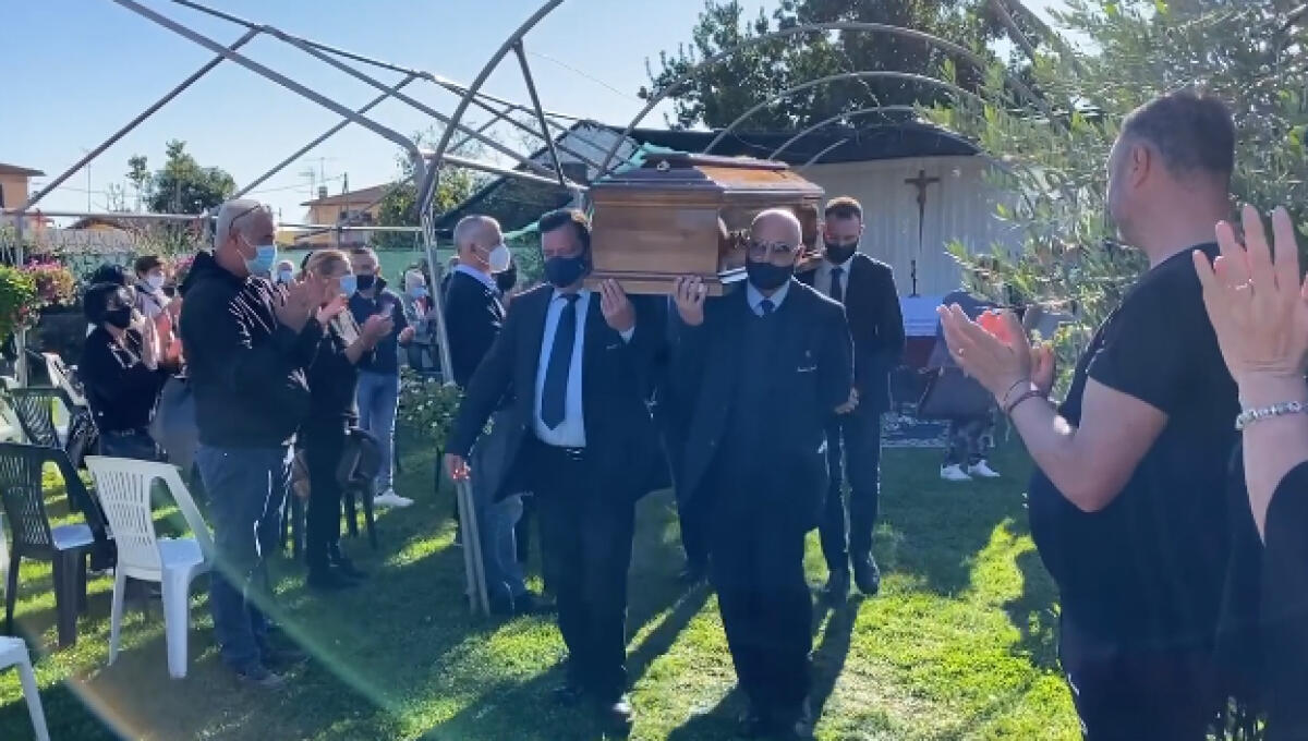 La città di Nettuno rende l'ultimo saluto ad Angelo Licheri: "Fu grande esempio di altruismo rischiando la propria vita per salvare quella di Alfredino" - 