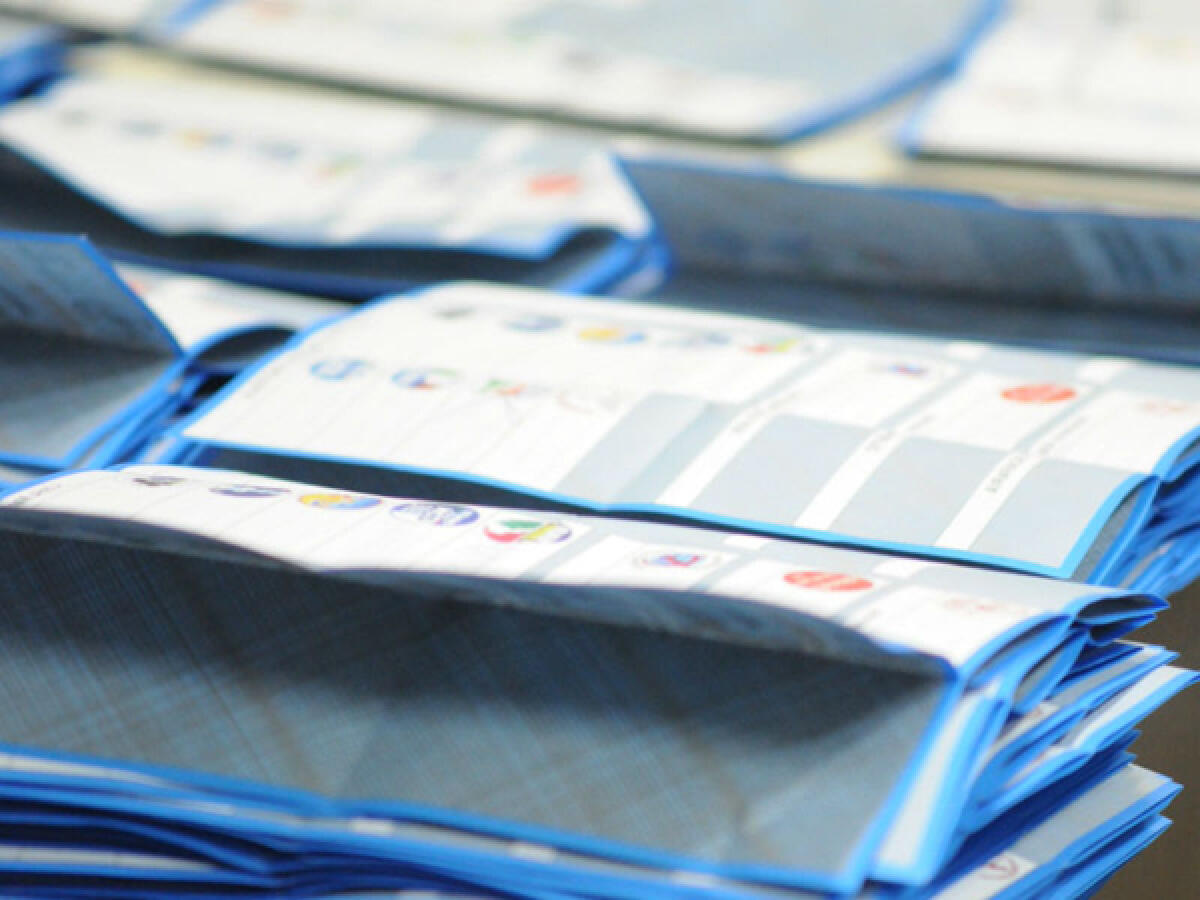 Scatta la foto alla scheda elettorale, sorpreso dal presidente di seggio: denunciato - 