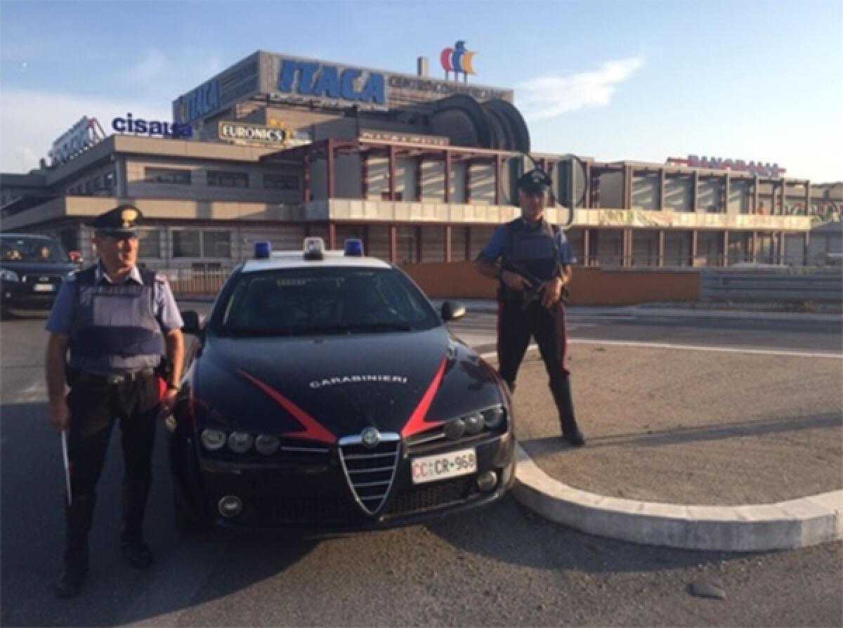 Rubano profumi da un negozio a Formia, 3 donne denunciate - 