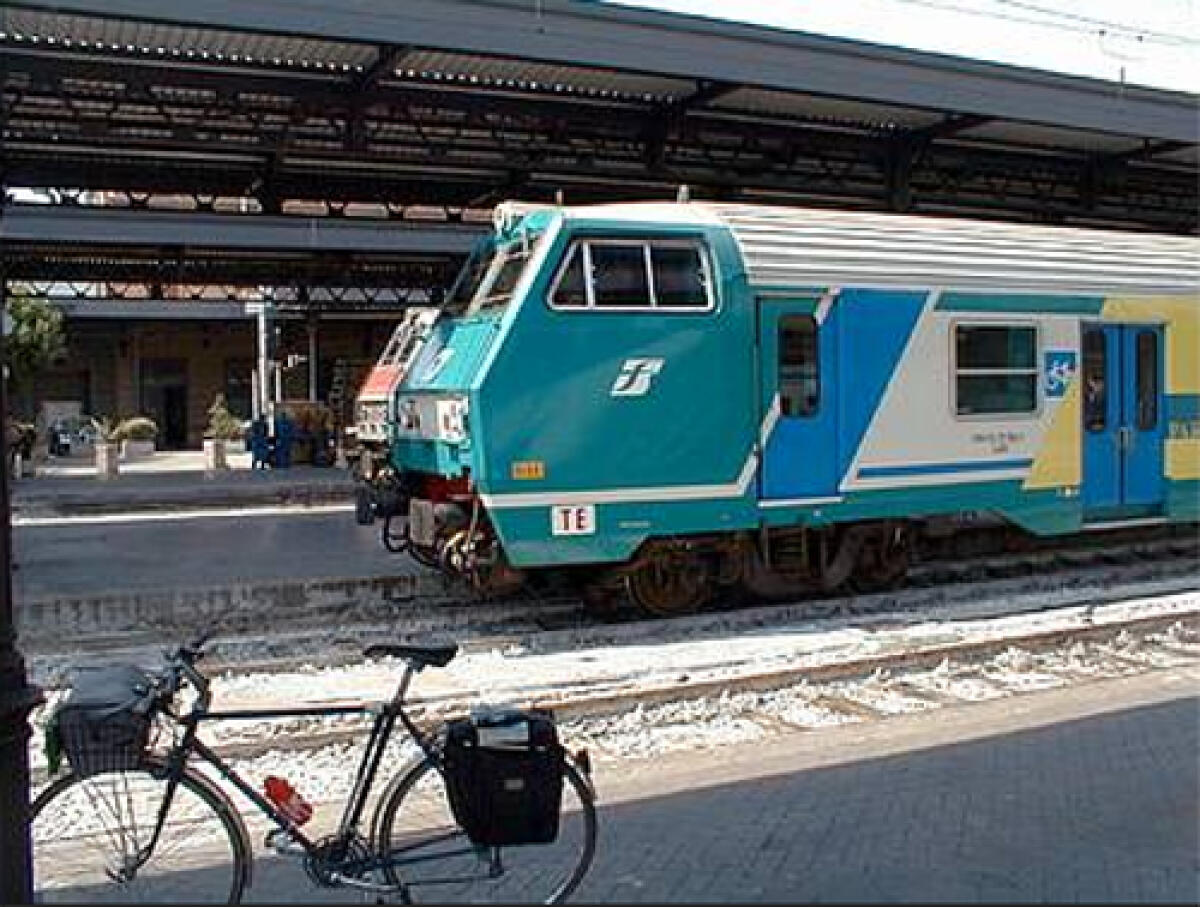 Anche 190 minuti di ritardo questa mattina per i treni ripresi a viaggiare sulla Roma-Napoli via Formia e sulla linea Roma-Nettuno. - 