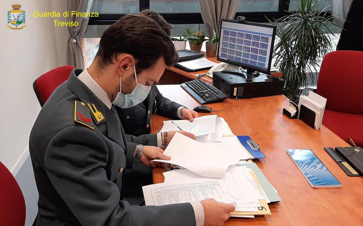 Auto rivendute in tutta Italia senza pagare l'Iva: truffa da oltre 8 milioni di euro. Vittime anche a Latina - 